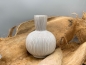 Preview: Vase Keramik weiß bauchig lasiert Längsstreifen 16x21x16 cm