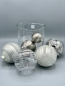 Mobile Preview: Weihnachtskugel Glas perlmutt silber gestreift Glitter 10 cm