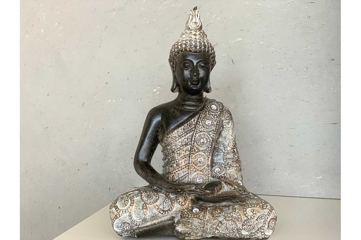 Sitzender Buddha zweifarbig edel verziert 24x17x10 cm