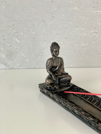 Räucherstäbchenhalter mit Buddha aus Holz 24x8 cm