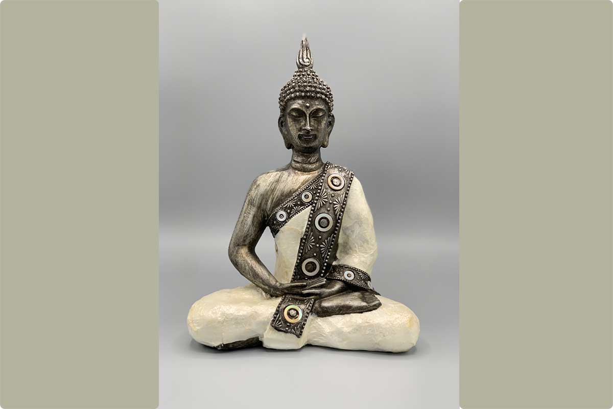 Buddha sitzend perlmutt weiß silber 27 cm